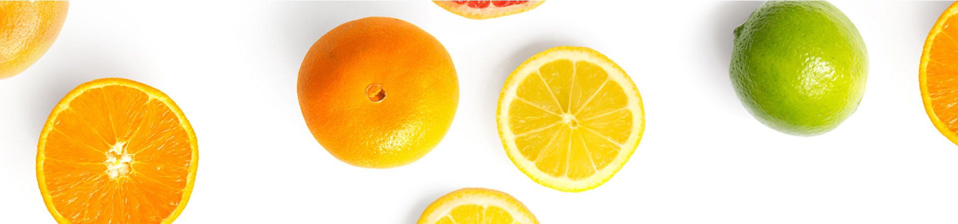Orangen, Zitronen und Limetten auf weißem Hintergrund