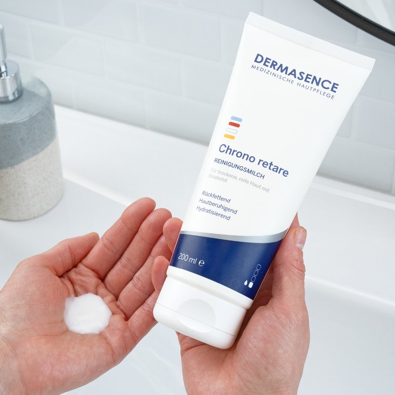 Foto af hænder, der viser produktets tekstur.